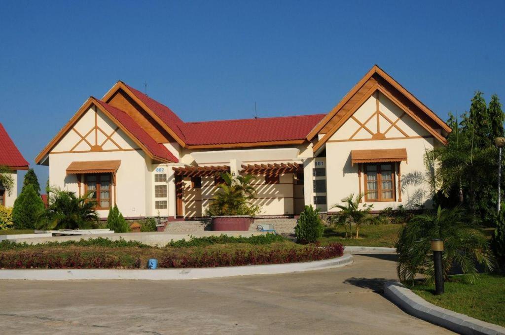 Myat Taw Win Hotel Naypyidaw Eksteriør billede