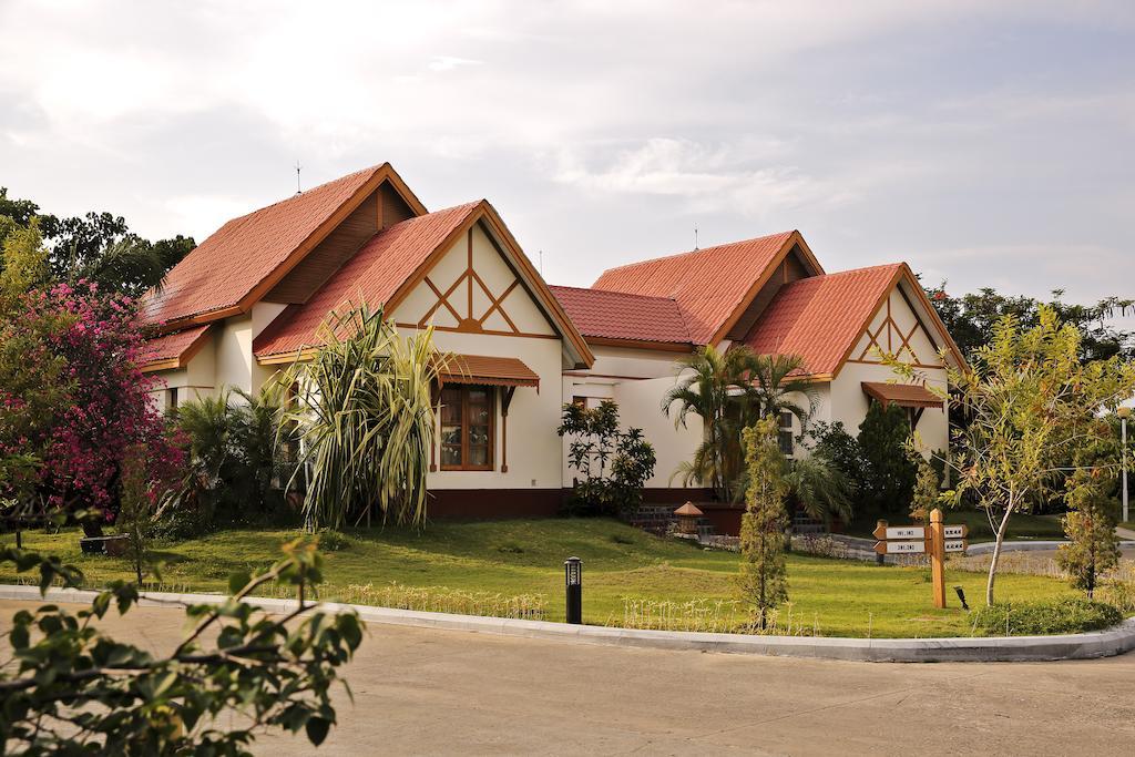 Myat Taw Win Hotel Naypyidaw Værelse billede